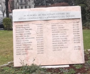 Lapide commemorativa Magistrati caduti Tribunale di Busto Arsizio
